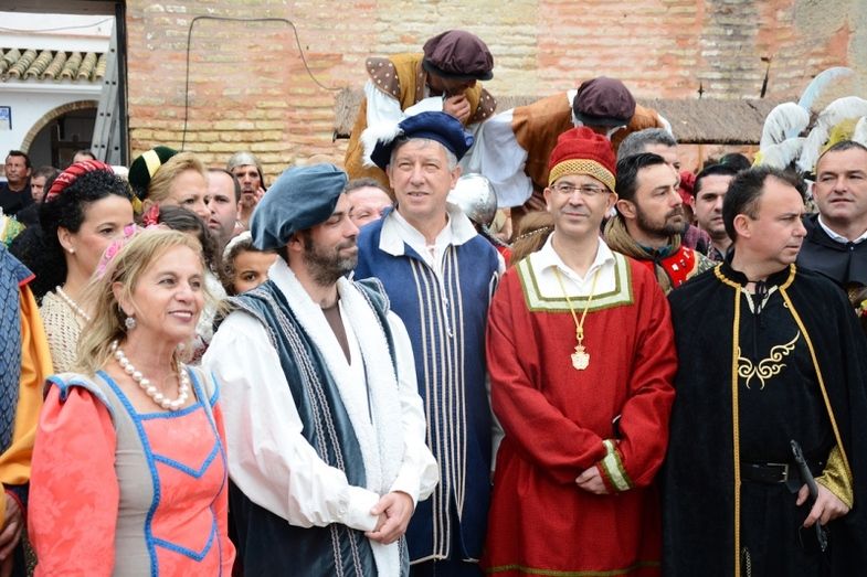 Ni la lluvia logra frenar la diversión en la Feria Medieval de Palos