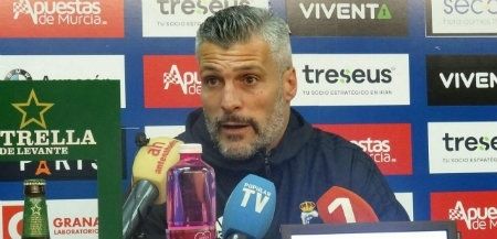 César Negredo: 'Nos han marcado dos goles con una ocasión y media'
