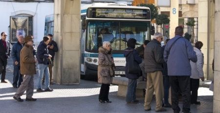 Desde el Domingo de Ramos hasta el Viernes Santo se amplía el horario de todos los autobuses de Emtusa hasta las doce de la noche