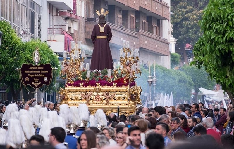 Lunes Santo, esencias y contrastes de cuatro barrios