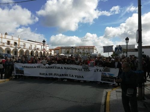 Vecinos de Rosal de la Frontera reclaman al Gobierno central el arreglo de la N-433 por su 'mal estado'