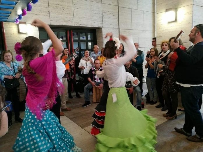 La Casa Colón acoge este viernes la quinta edición del mercadillo solidario de trajes de flamenca