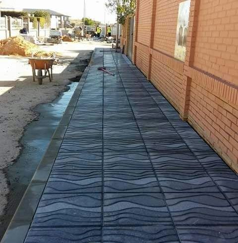 El Ayuntamiento de Almonte invierte 300.000 euros en renovar acerado y calzada en tres calles de Matalascañas