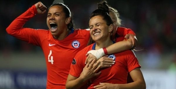 Francisca Lara marca en la goleada ante Perú (5-0) que clasifica a Chile para las semifinales de la Copa América