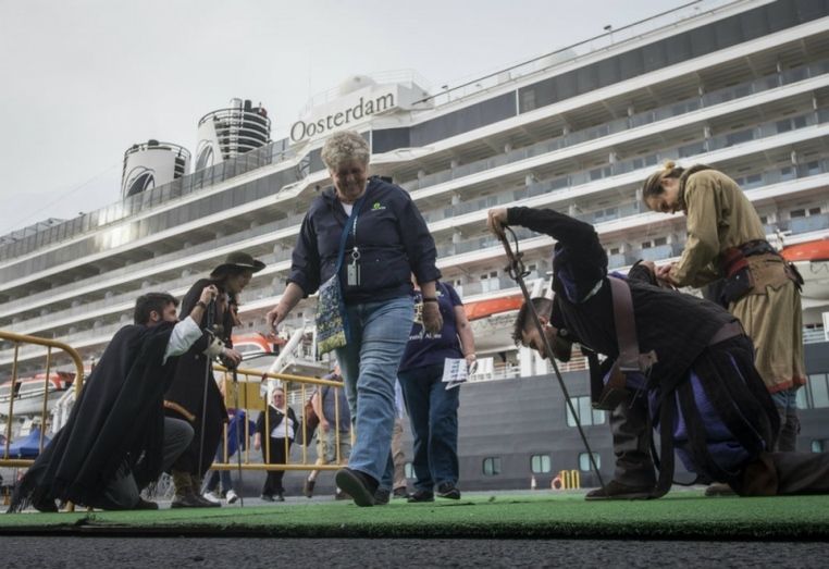 El ‘Oosterdam’ atraca en Huelva