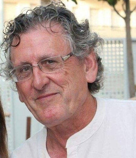 El poeta onubense Javier Sánchez saca a la luz los ‘Versos de un viajero confuso’