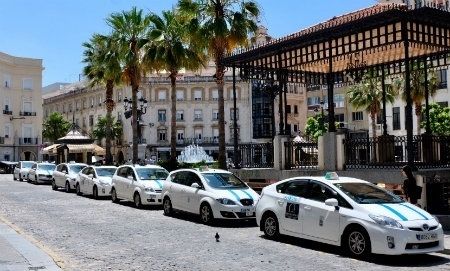 Gallardo pide la instalación de micro-paradas de taxi en Huelva