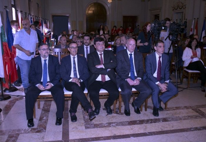 El alcalde recibe a las 40 delegaciones participantes en el Campeonato de Europa
