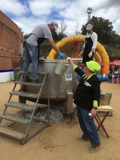 5.000 personas degustan el Mayor Cocido del Mundo