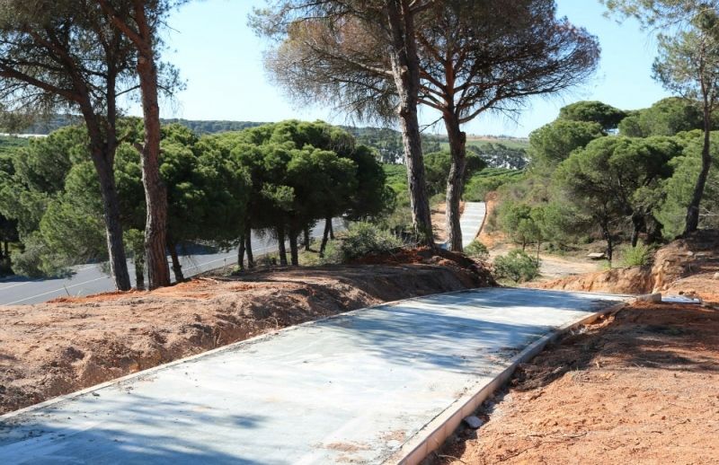 Concluyen las obras del primer tramo del carril bici entre el parque acuático y El Rompido