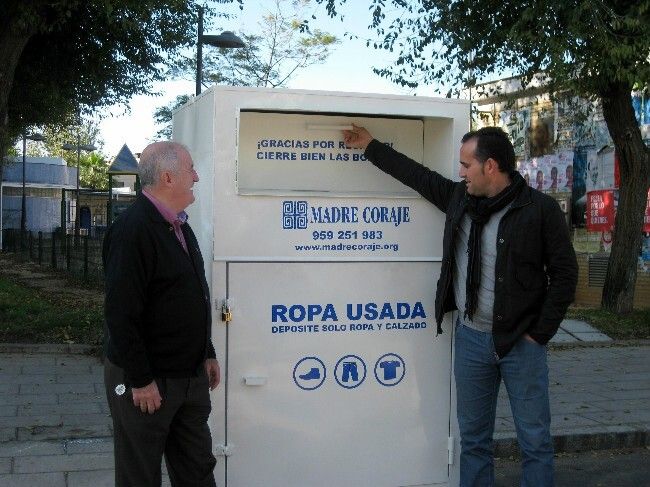 Punta cuenta con un nuevo contenedor para ropa usada