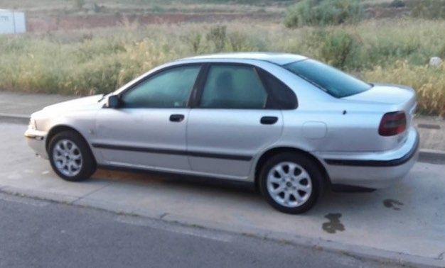 La Policía Local de Ayamonte inmoviliza el vehículo e interviene herramientas a tres posibles ladrones