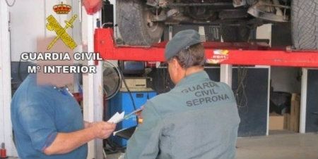 Un dispositivo de inspección de talleres de vehículos deja al descubierto que 13 de ellos eran clandestinos