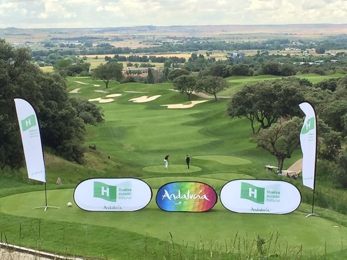 Las 'celebrities' conocen la experiencia de jugar al golf en Huelva
