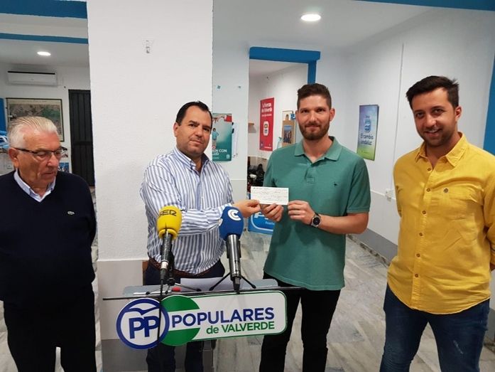 El Partido Popular de Valverde del Camino se suma a la lista de donantes para las obras de rehabilitación de la parroquia