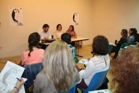 Los trabajadores de los Servicios Sociales del Ayuntamiento aprenden a detectar los casos de trata de personas y cómo actuar ante ellos