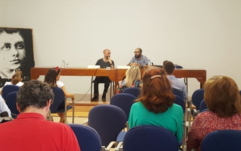 Enrique Zumalabe presentó en la casa natal de Juan Ramón Jiménez su poemario “La lluvia o la mañana”