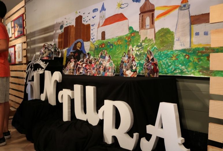 Los pequeños artistas cartayeros exponen sus creaciones en el Centro Cultural