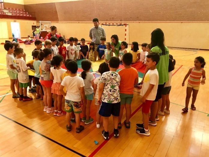 El Aula de Verano de Valverde del Camino comienza su actividad con más de 90 niños