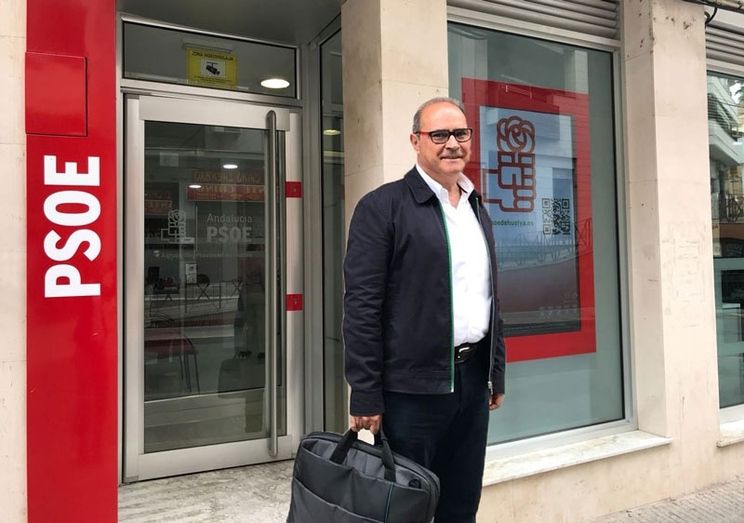 El concejal del PSOE que impugnó las primarias en Ayamonte deja el grupo municipal y pasa a no adscrito