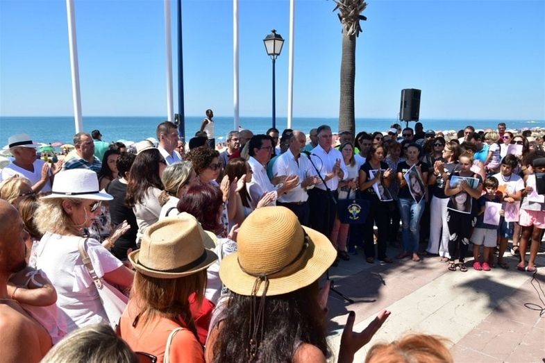 'Minuto de silencio' y 'conmoción' en Lepe en repulsa al crimen de Cristina Marin