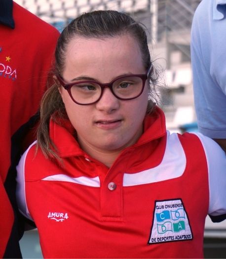 Blanca Betanzos, con Síndrome de Down y tan autónoma que llegó corriendo sola a París