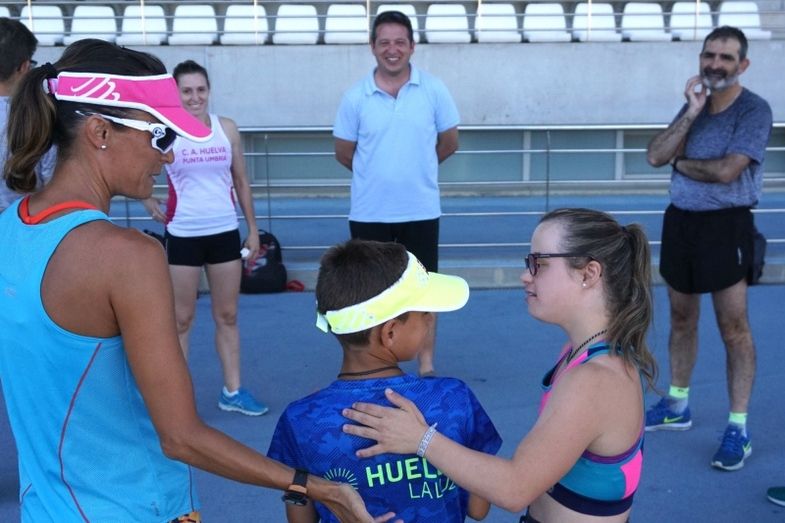Blanca Betanzos, con Síndrome de Down y tan autónoma que llegó corriendo sola a París