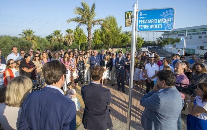 La calle ‘Fedatario Miguel Ferré’, homenaje a una “trayectoria profesional y humana al servicio de Huelva”