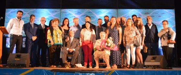 Juan Sosa recibe el homenaje de Punta Umbría al marinero de mayor edad