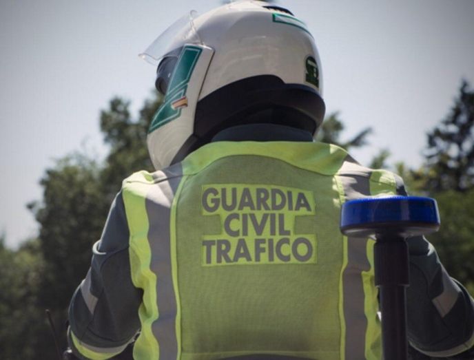 Circulan en sentido contrario por la autovía para evitar la retención por un accidente y lo graban y difunden por redes sociales