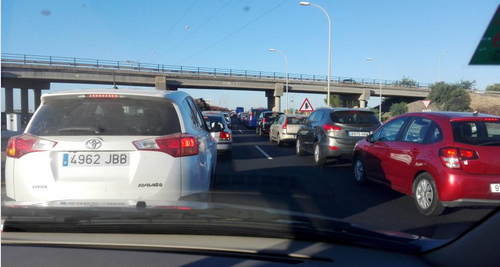 Una salida de vía sin heridos en San Juan provoca retenciones de varios kilómetros en la A-49