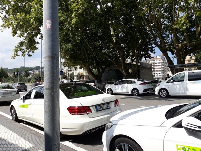 Los taxistas descartan cualquier huelga en Colombinas pero apoyan al sector en sus reivindicaciones