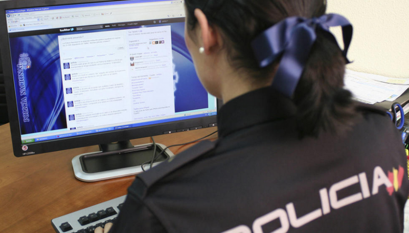 La Policía alerta de una campaña masiva de extorsión sexual 'on-line'