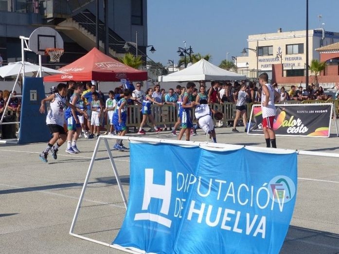 El Circuito Provincial 3x3 de baloncesto de la Diputación hace escala en San Juan del Puerto