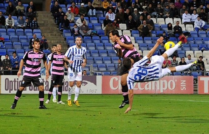 Dos fogonazos del Xerez acercan al Decano de nuevo al abismo (1-2)