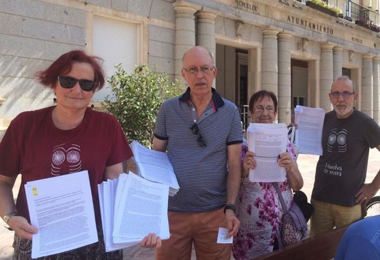 'Huelva te mira' y 'Plataforma Parque Moret' recogen 700 firmas contra las construcciones en La Joya