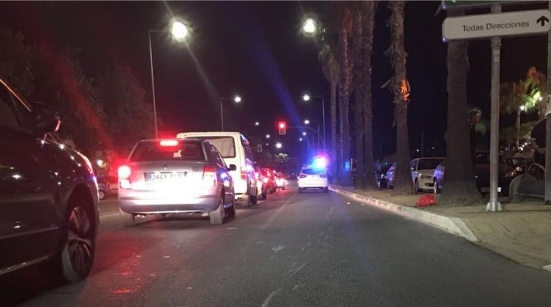 Un motociclista resulta herido en Lepe al esquivar a tres personas que cruzaron por donde no debían