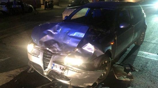 Un conductor sin carnet y que cuadruplicaba la tasa de alcohol permitida provoca un accidente con cuatro heridos en la Avenida de Andalucía de Lepe