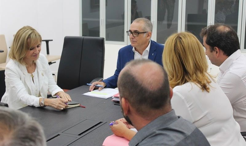 La CHG ya no da fecha para las concesiones de agua y dice a los regantes que su afán es 'darles seguridad jurídica'