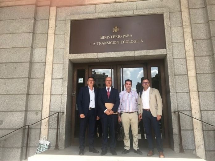 La plataforma 'Salvemos La Antilla' y el alcalde de Lepe piden en Madrid 'soluciones definitivas' para sus playas