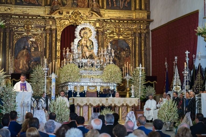 La misa y la procesión de la Virgen de las Angustias marcan la jornada grande de las fiestas de Ayamonte