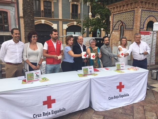 El Día de la Banderita de Cruz Roja llena Huelva de solidaridad con la infancia y la juventud