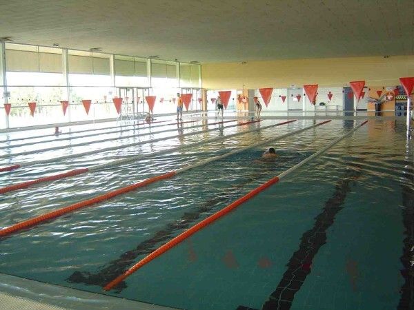 El Ayuntamiento de Ayamonte pone en marcha un progama de becas para la piscina cubierta