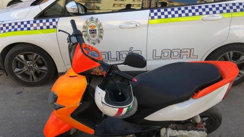 Instruyen diligencias a un joven de 18 años que conducía por las calles de Lepe sin carnet y con un ciclomotor sin seguro ni ITV en vigor