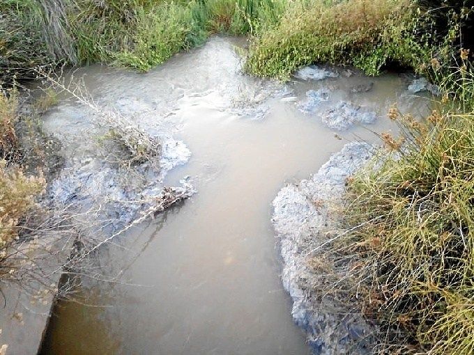 Ocho cargos públicos investigados por un vertido de aguas residuales y fecales en Isla Cristina
