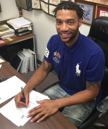 Y cien días después Jeremiah Davis por fin podrá debutar con el Enrique Soler
