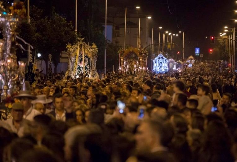 La Magna Rociera convierte la ciudad en hervidero