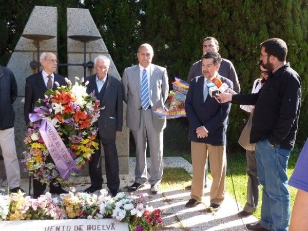 El PSOE conmemora la II República y recuerda a los caídos por la libertad