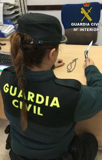Detenido un hombre en Cartaya por robarle a otro una cadena de plata y 70 euros con una navaja y causarle lesiones