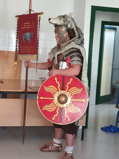 La Legión IX Hispana muestra el lado más humano de los soldados de Roma en el CEIP La Noria de Lepe
